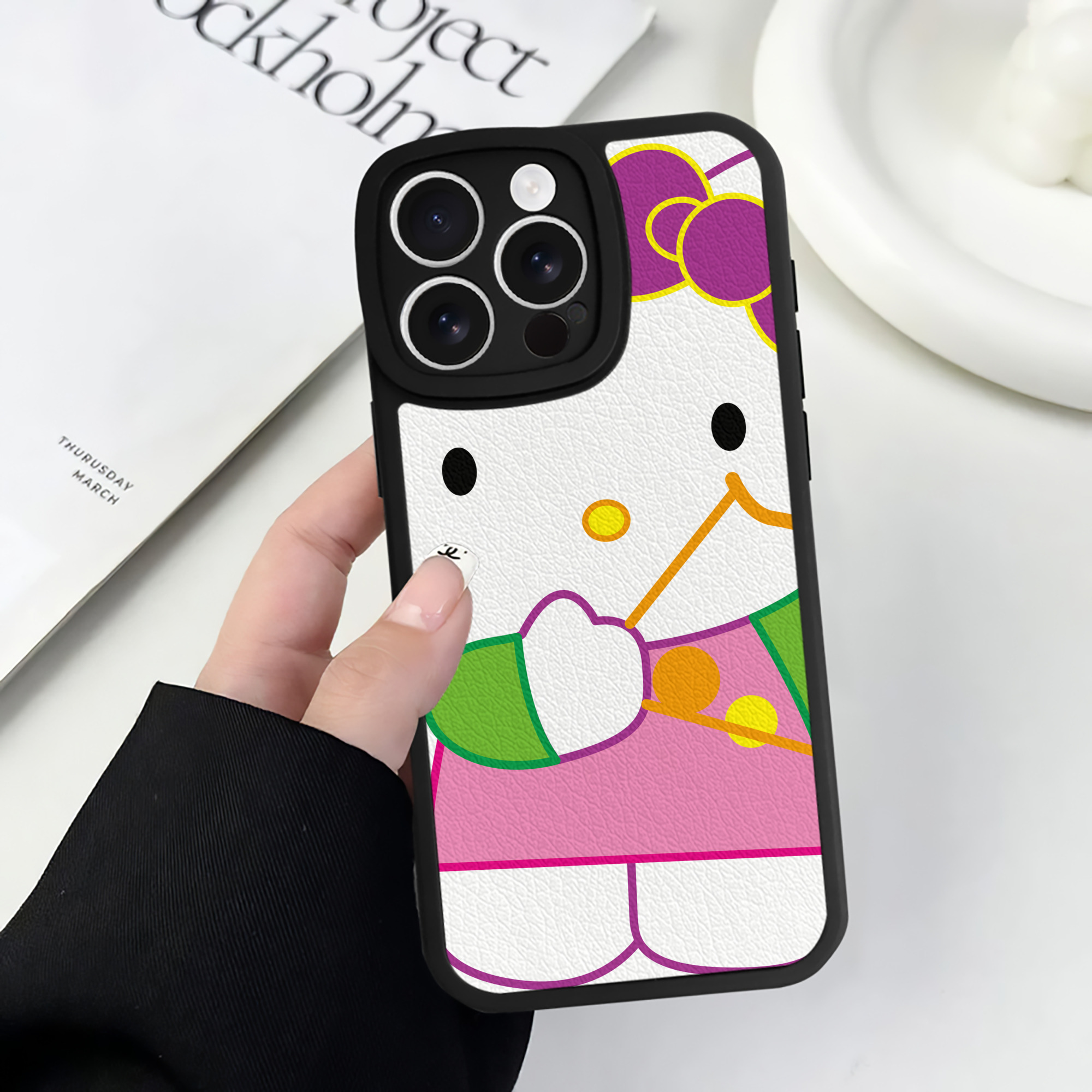 （画像用） Hello Kitty ハローキティ 【iPhone 16シリーズ対応】シリコンスマホケース（レザー調） 材質：シリコン